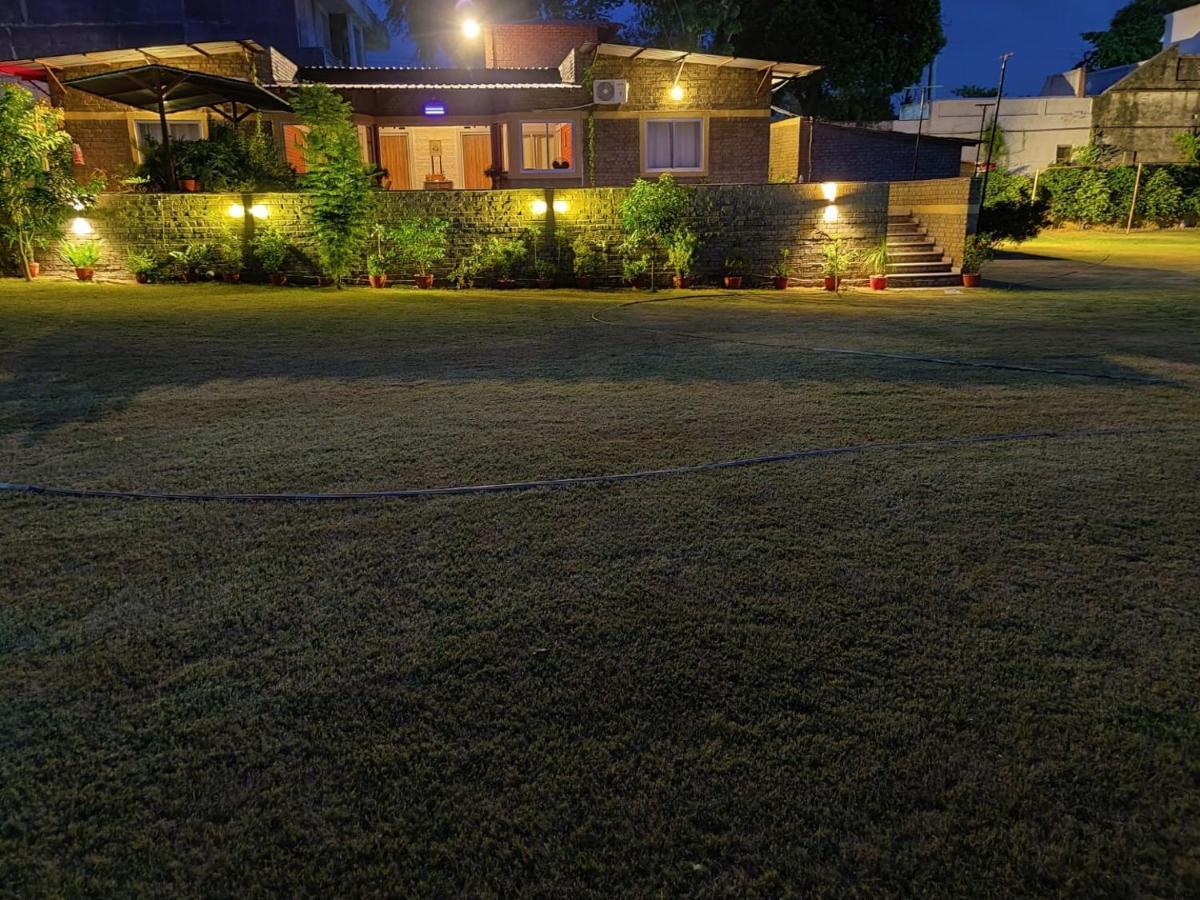 Hotel Brick Field à Bénarès Extérieur photo
