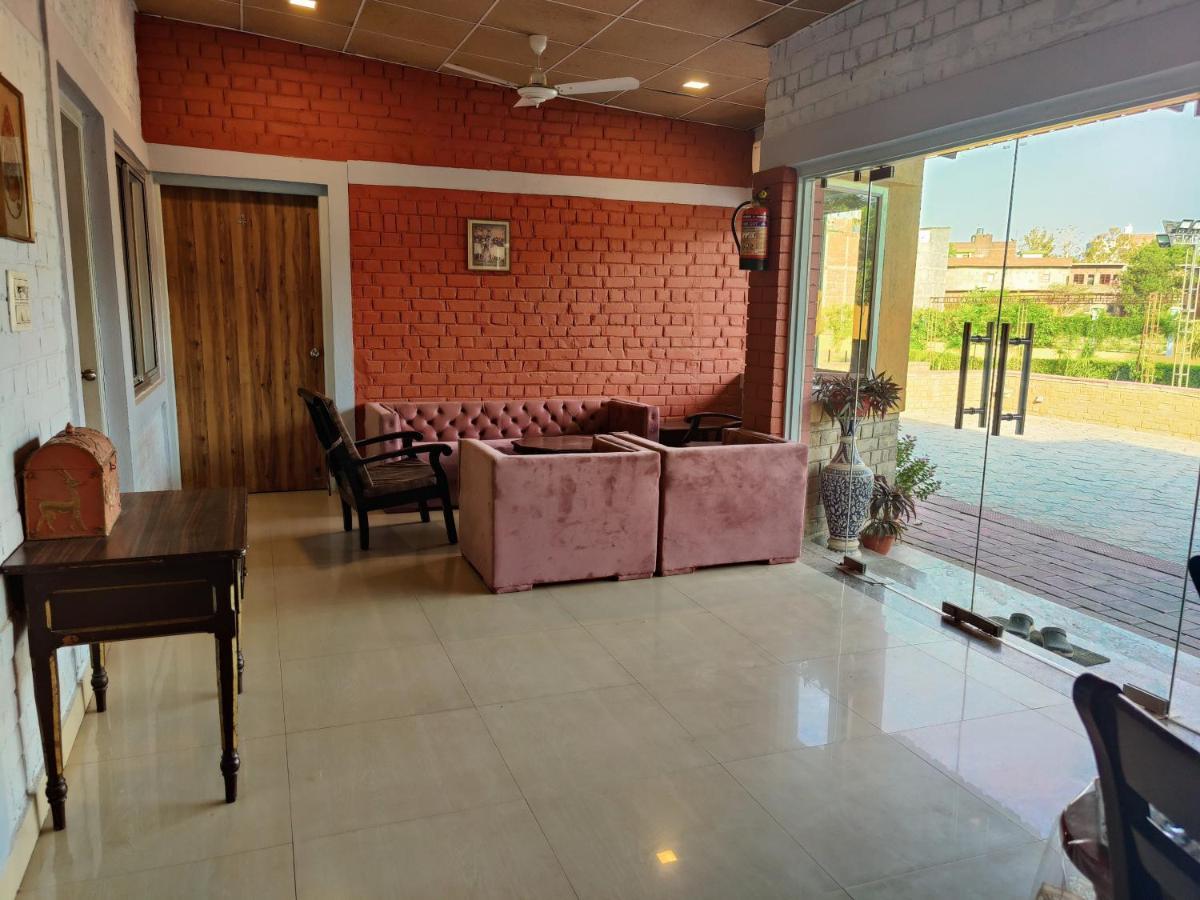 Hotel Brick Field à Bénarès Extérieur photo